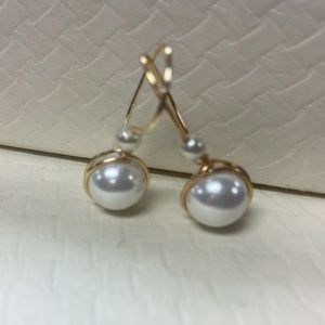 Pearls earrings, pearls fish hoop earrings.
